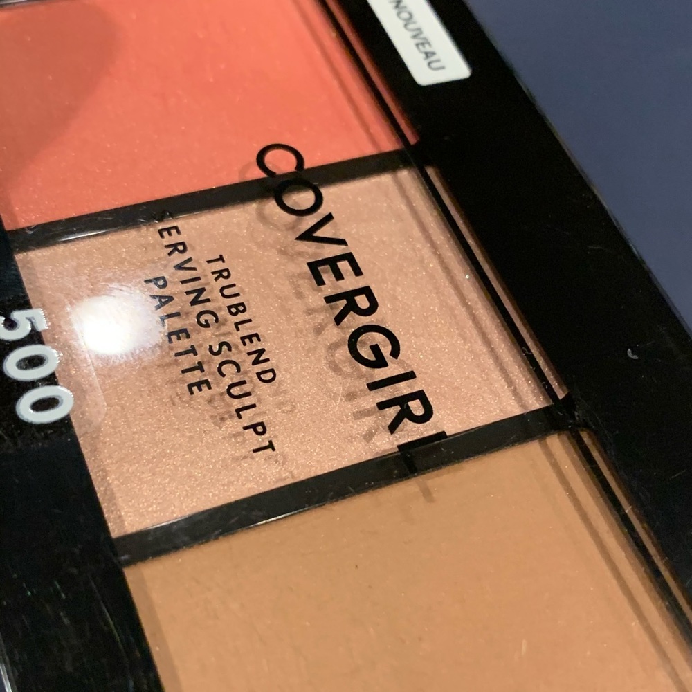 CoverGirl serving sculpt palett